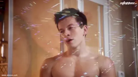 Banho romântico vira putaria hardcore