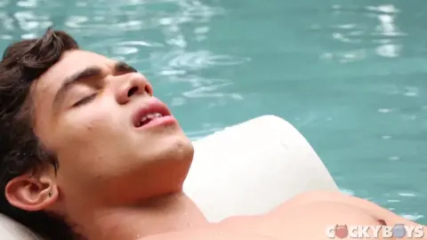 Ashton Summers scopa Frankie V nel bosco