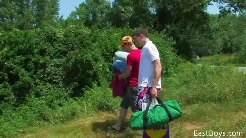 Scopata sotto la tenda — Carl & Clint