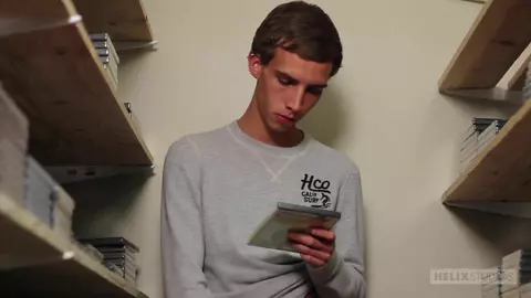 Твинг дрочит на камеру — вовсе не «не зная об этом» — Jordan Thomas