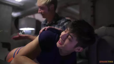 Max Carter revienta el bonito culo de Angel Rivera