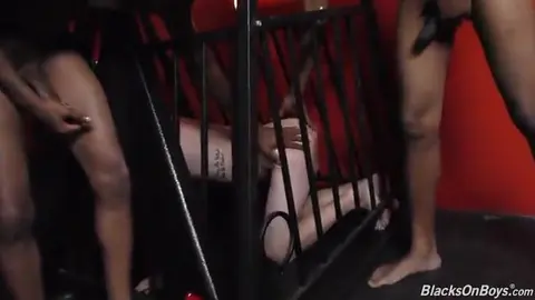 Joven pasivo al servicio de dos negros bien dotados — Deepdicc, Kidd Brando & Skylar Star