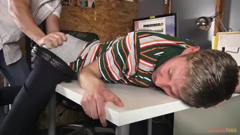 Стажёра унижают и шлёпают (BDSM) — Josh Brady & Bryce Foster