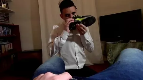 Sumiso adora a su amo (BDSM)