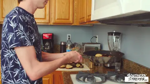 Grayson Lange: bel cazzo e piccolo culo peloso