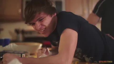 Sculacciate e culi rossi — Max Carter & Tristan Adler