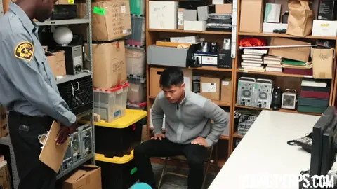 Ladro catturato e maltrattato dalla guardia giurata