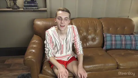 Drew Baker : Masturbarsi in solitaria