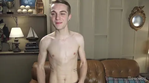 Drew Baker : Masturbarsi in solitaria