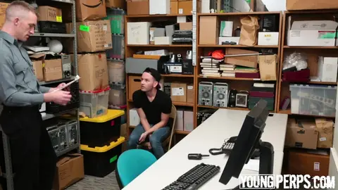 Dieb bestraft und vom Sicherheitsbeamten sodomisiert