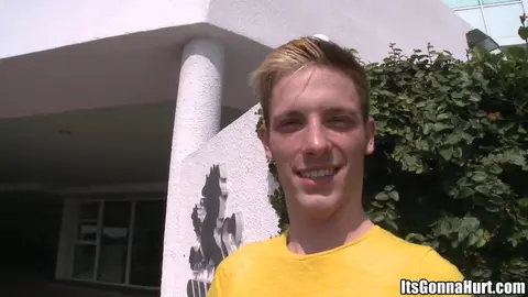 Il giovane biondo vuole una BBC