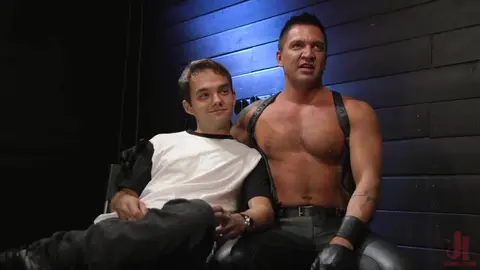 Послушный раб, Marcus Rivers служит Dominic Pacifico