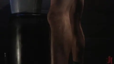 Escravo obediente, Marcus Rivers serve Dominic Pacifico