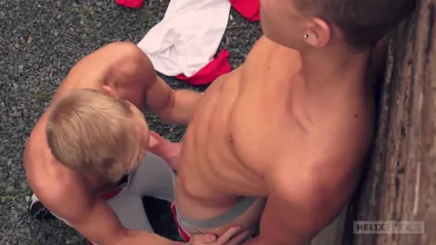 Ein diskretes Treffen mit einem heißen Blondie! - Max Carter & Ian Levine