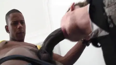 Twinks stehen auf große schwarze Schwänze