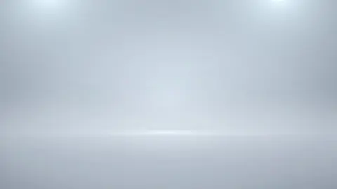 Dunkelhaariger Hengst fickt wie ein Tier - Jakob Sky & Timmy Williams