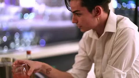 Jóvenes actores porno con talento para el sexo - Garrett Kinsley y Eli Bennet