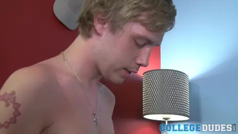 Scott Demarco scopa il culo vergine di Virgil