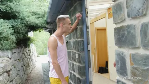 Sborra su tutto il petto dopo una buona scopata