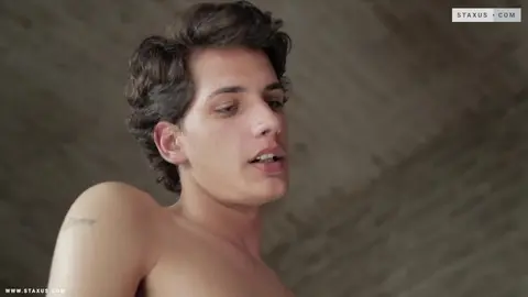 Giovane ed eccitato Scena 2