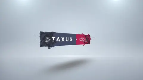 Хорошо оснащенный блондин ебет тугую жопу