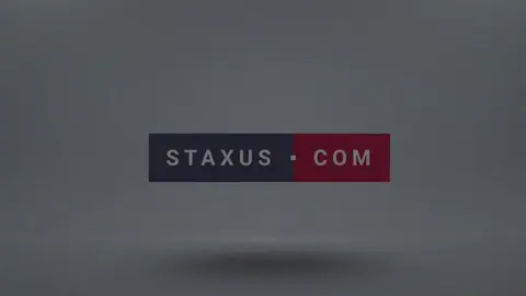 Zwei Schwänze im Arsch und doppelt ins Gesicht für den Hottie