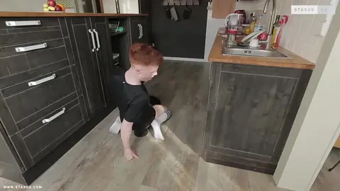 Due cazzi per un giovane ragazzo sottomesso