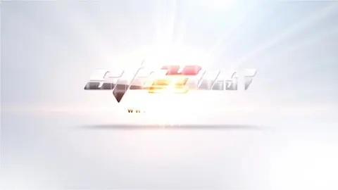 Gli infila una carota nel culo mentre lo succhia