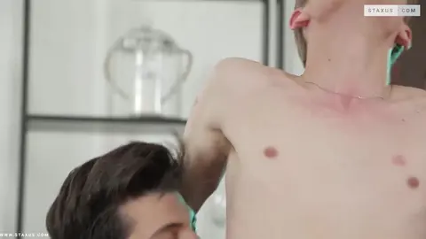 Blond hottie blows a brunette stud