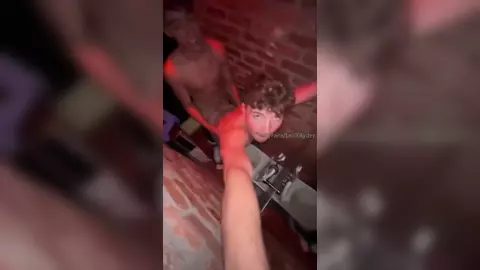 LeoXRyder — banheiro do clube