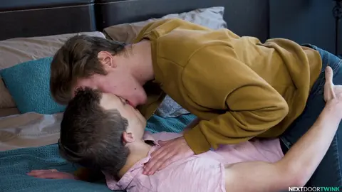 Scott Finn & Micah West - Scopata con un grosso cazzo di Twink
