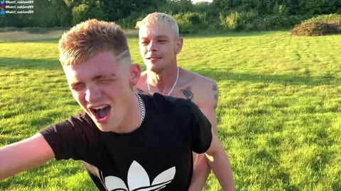 Отъебал на траве