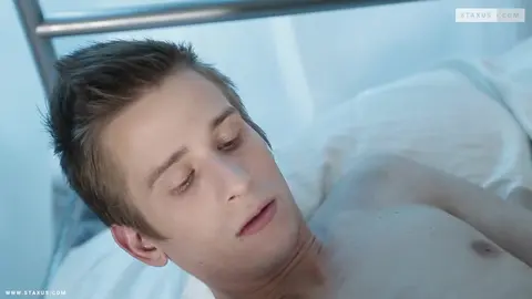 Футболисту долбят жопу
