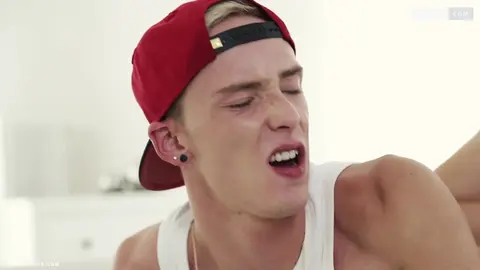 Blond twink pounded by a skater