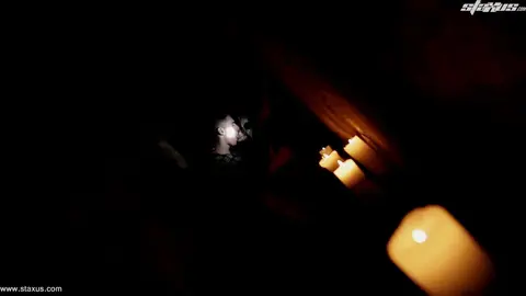 Johny Cruz si fa allargare seriamente il buco del culo dopo una doppia penetrazione