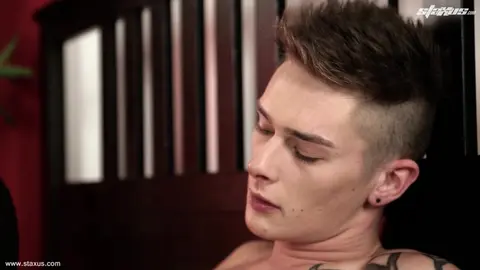 Connor Levi arregaçado por um pau preto enorme