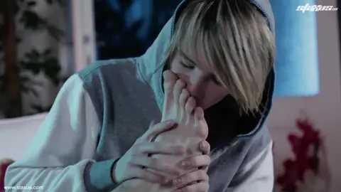 Un giovane arrapato viene scopato brutalmente