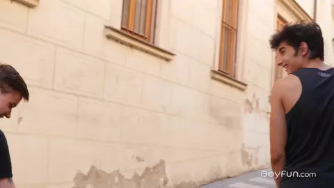 Tre giovani scopatori sexy