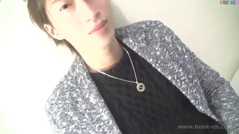 Jovem coreano se masturba