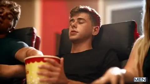 Un cazzo sotto i popcorn - Joey Mills & Felix Fox