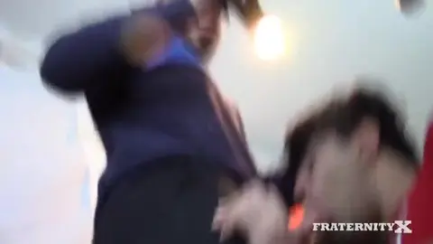 Passiva vadia em gang bang