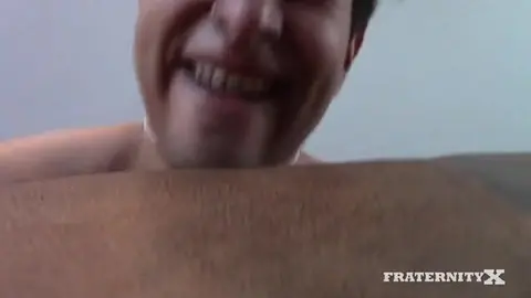 Passive Schlampe im Gangbang