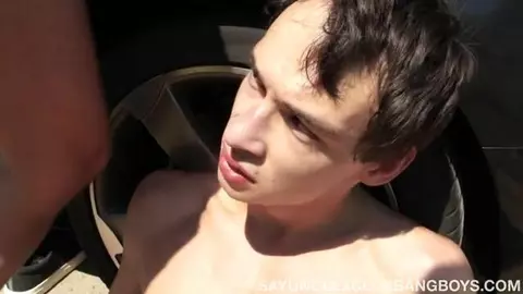 18-летний автостопщик трахнут дэдди