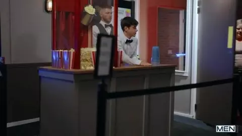 Joey Mills fodido no cinema