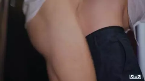 Джоуи Миллс выебан в кино