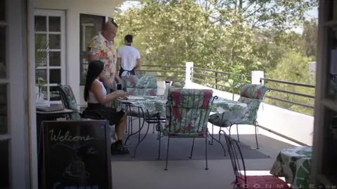 Joven se folla a un oso regordete - Hunter Scott