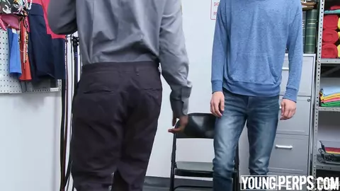 Castigado por el guardia de seguridad