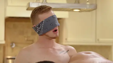 Jovem twink vulnerável — Zach Covington & Adam Ramzi