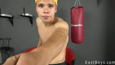 Casting porno per il giovane pugile Richard Hicks