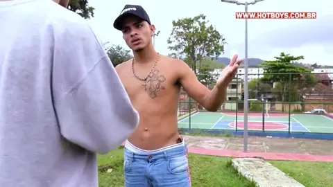 Follado por dos matones